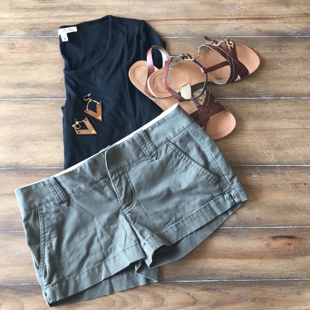 Express size 2 olive green shorts